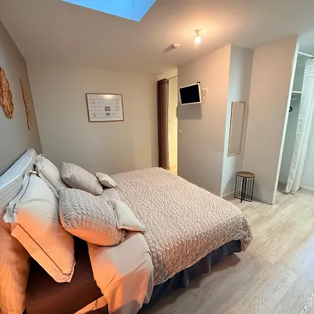 לינה וארוחת בוקר Le Vic De Lomagne *