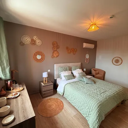 Le Vic De Lomagne לינה וארוחת בוקר Lavit