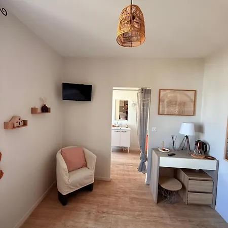 לינה וארוחת בוקר Le Vic De Lomagne *