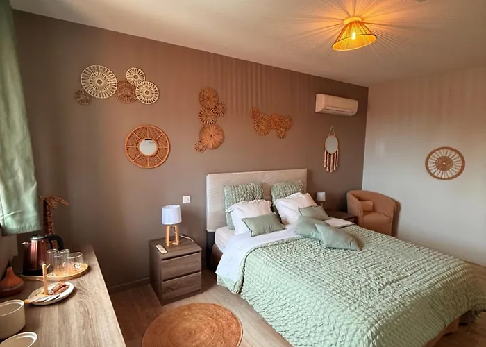 Le Vic De Lomagne Bed & Breakfast Lavit